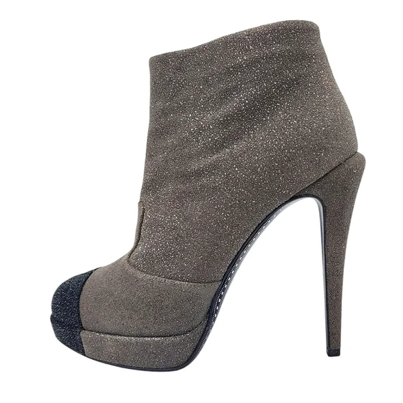 CHANEL CC Logo Cap Toe Suede Platform Ankle Boots Two Tone Booties Gray 40 - Picture 1 of 15